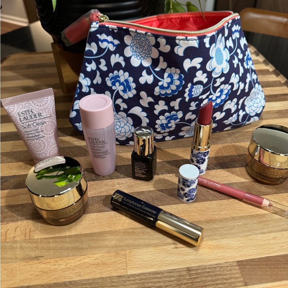 Floral Blue and White Women's Bag and Makeup